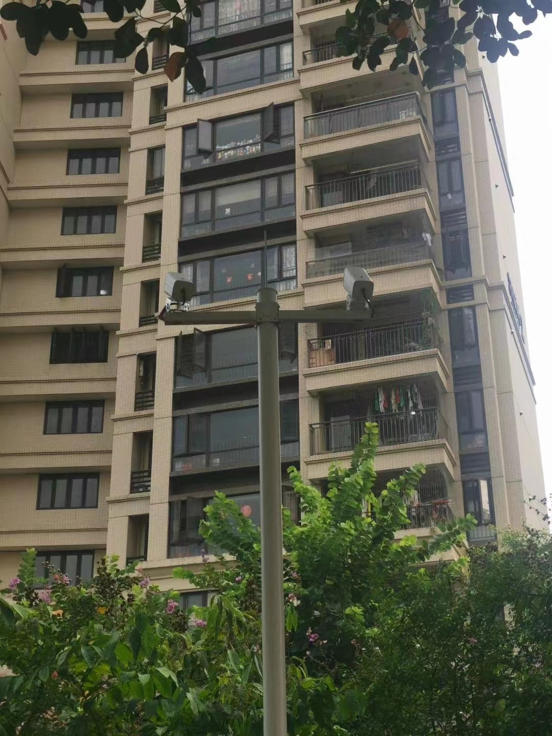 高空抛物摄像头立杆安装图