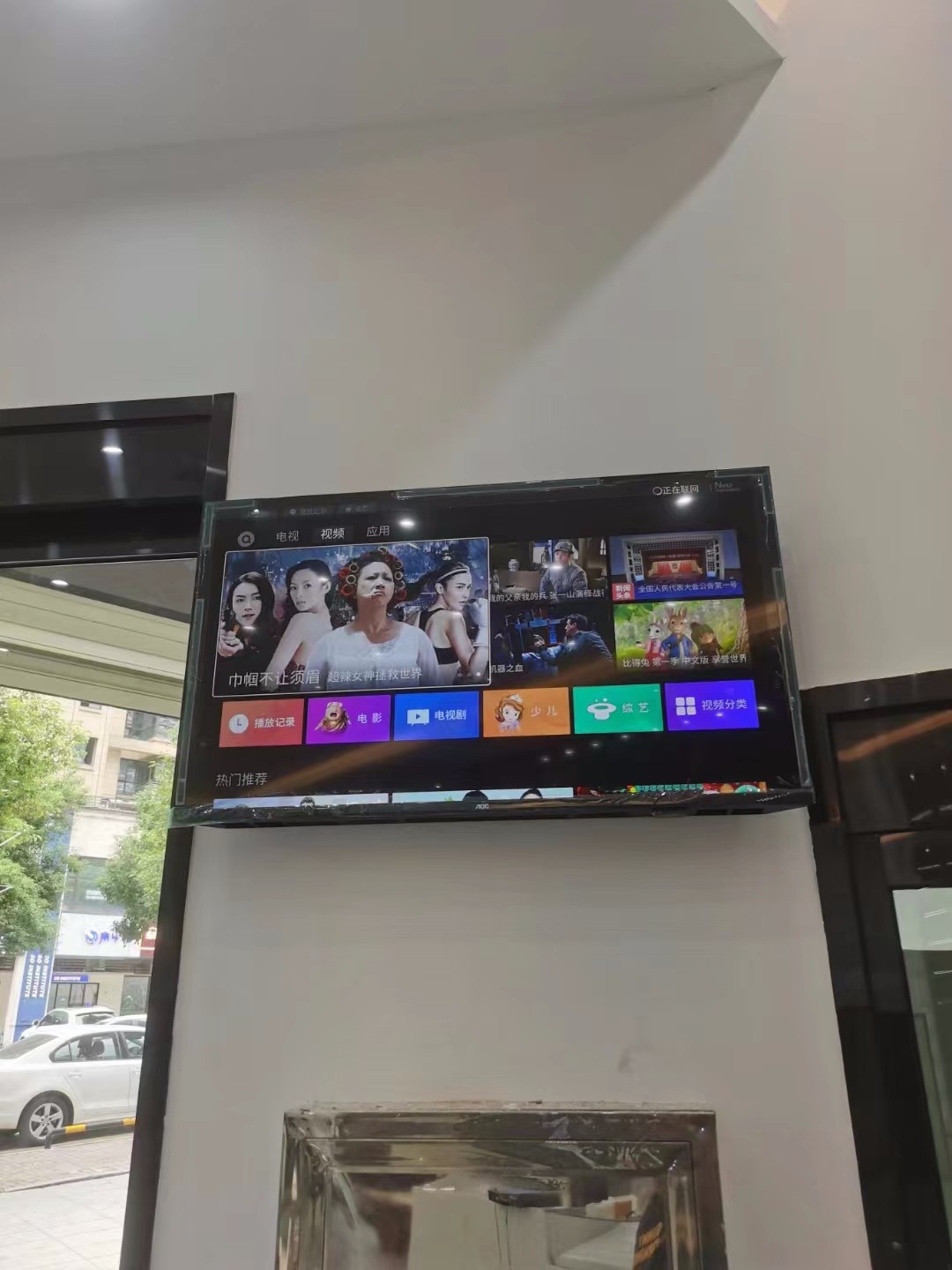 监控显示屏安装图片